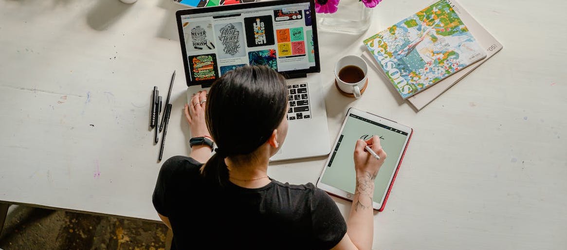 How to Start a Profitable Online Magazine (2025)